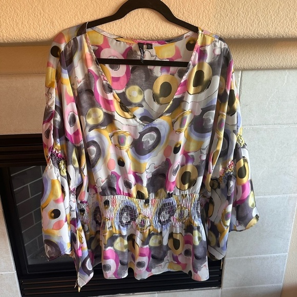 Essentials by Milano v-neck blouse with watercolor abstract pastel - Picture 3 of 6